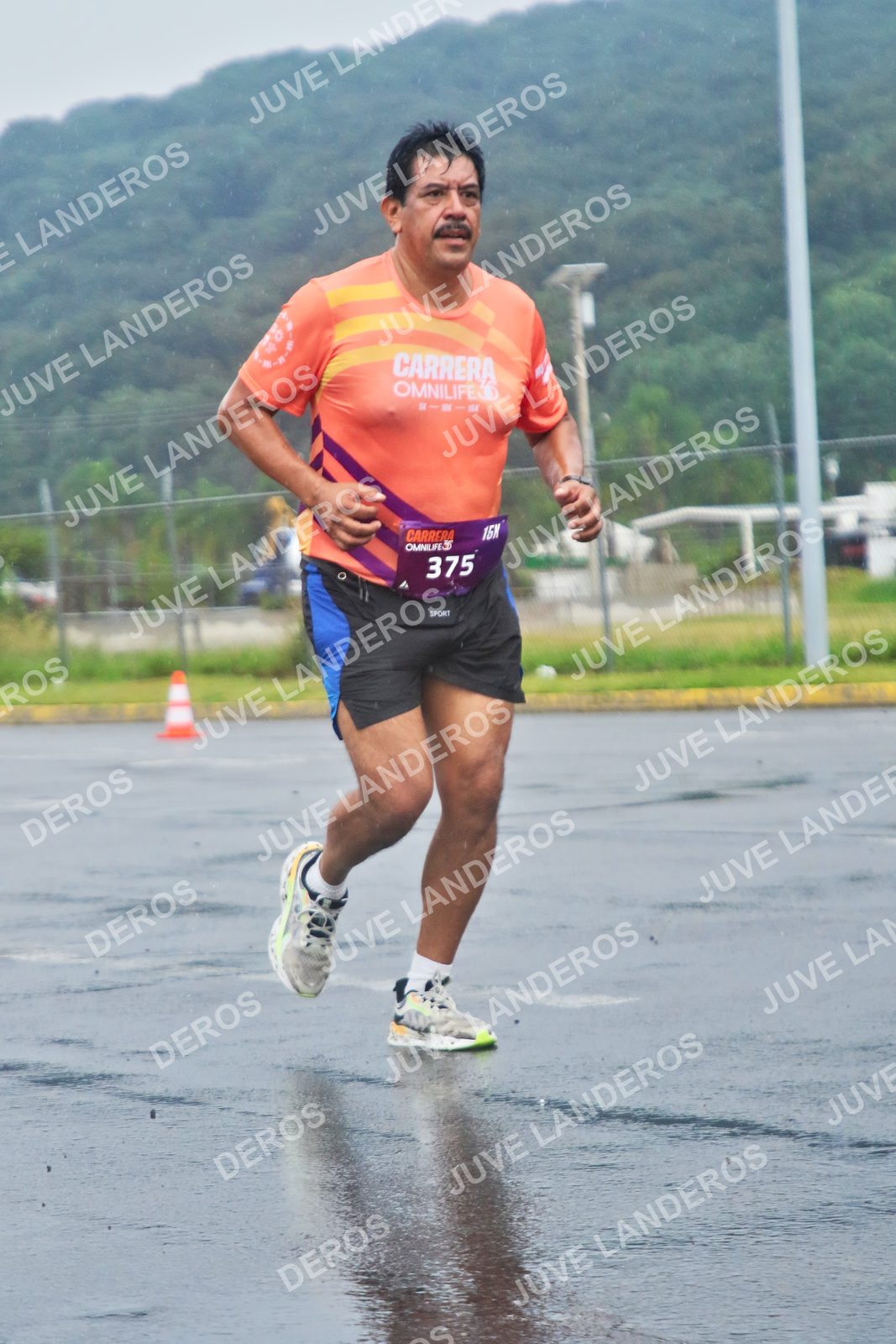 Foto de la CARRERA OMNILIFE GUADALAJARA en Estadio Akron, Zapopan a las 07:59 · dorsal 375