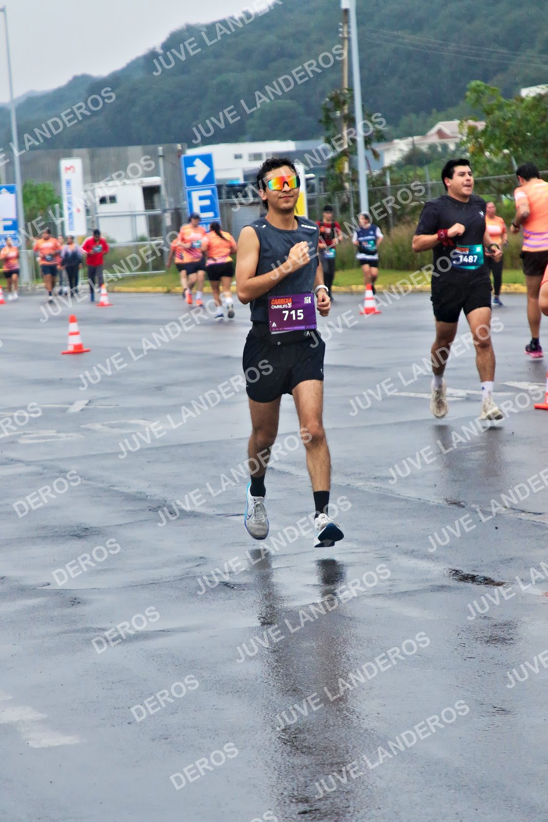 Foto de la CARRERA OMNILIFE GUADALAJARA en Estadio Akron, Zapopan a las 07:51 · dorsal 1487, 715