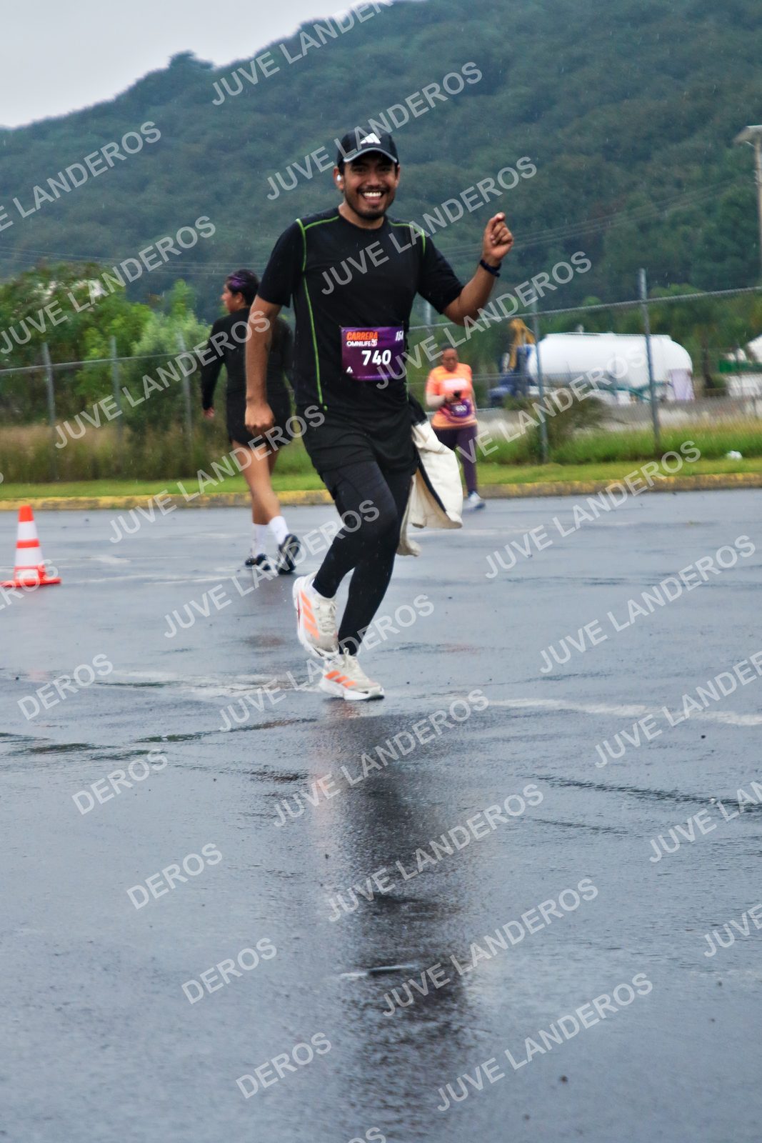 Foto de la CARRERA OMNILIFE GUADALAJARA en Estadio Akron, Zapopan a las 07:54 · dorsal 740