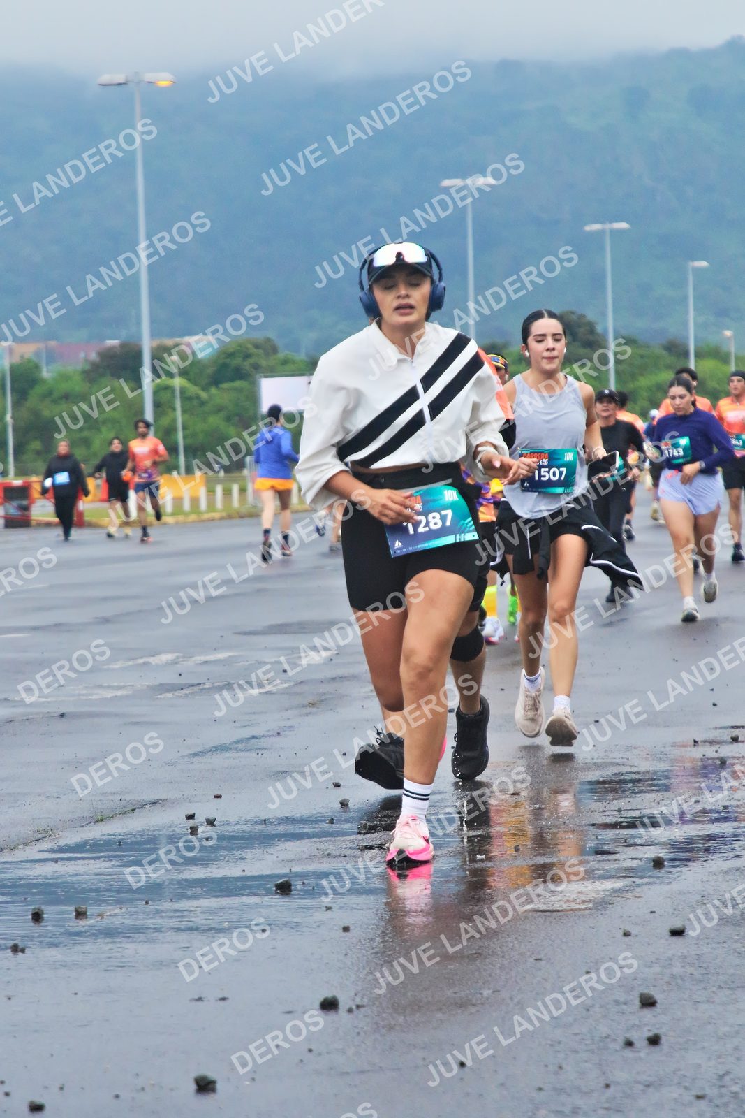 Foto de la CARRERA OMNILIFE GUADALAJARA en Estadio Akron, Zapopan a las 07:38 · dorsal 1287, 1743