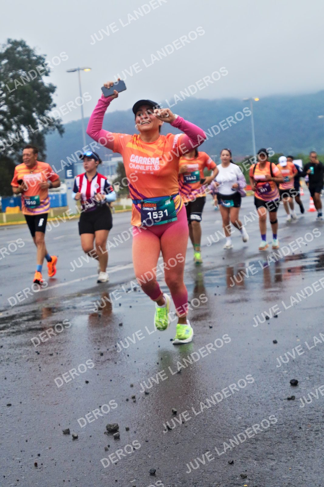 Foto de la CARRERA OMNILIFE GUADALAJARA en Estadio Akron, Zapopan a las 07:42 · dorsal 1531, 196, 1442