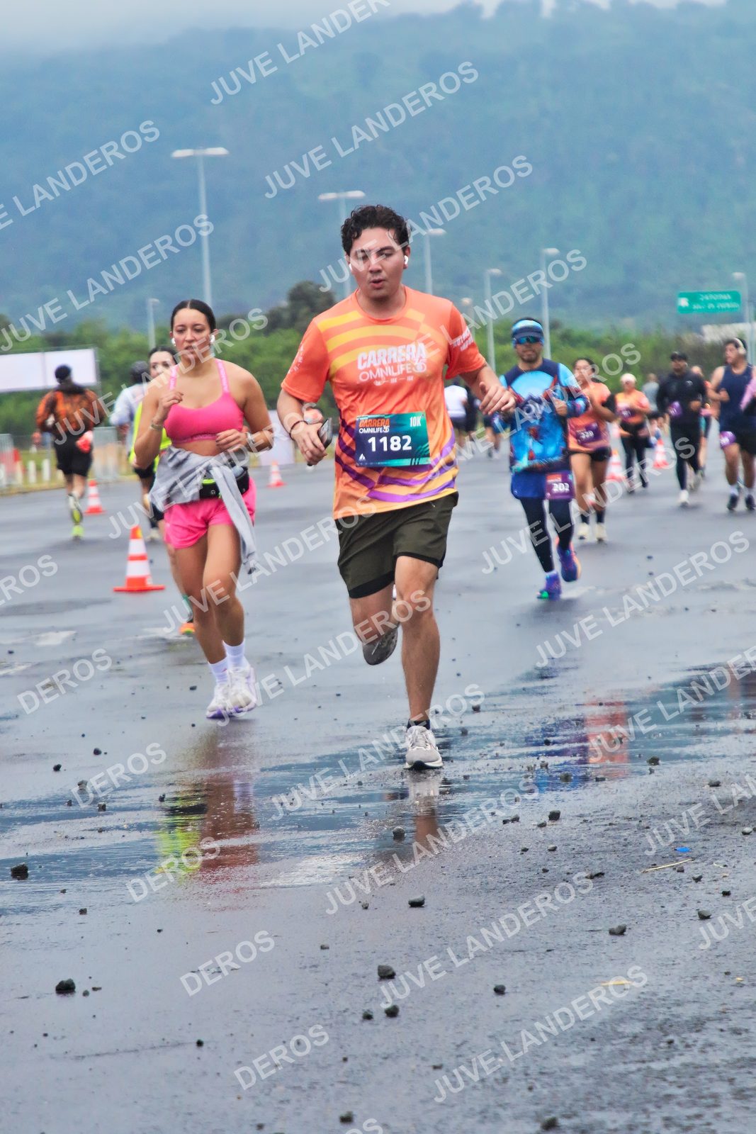 Foto de la CARRERA OMNILIFE GUADALAJARA en Estadio Akron, Zapopan a las 07:37 · dorsal 1182, 202