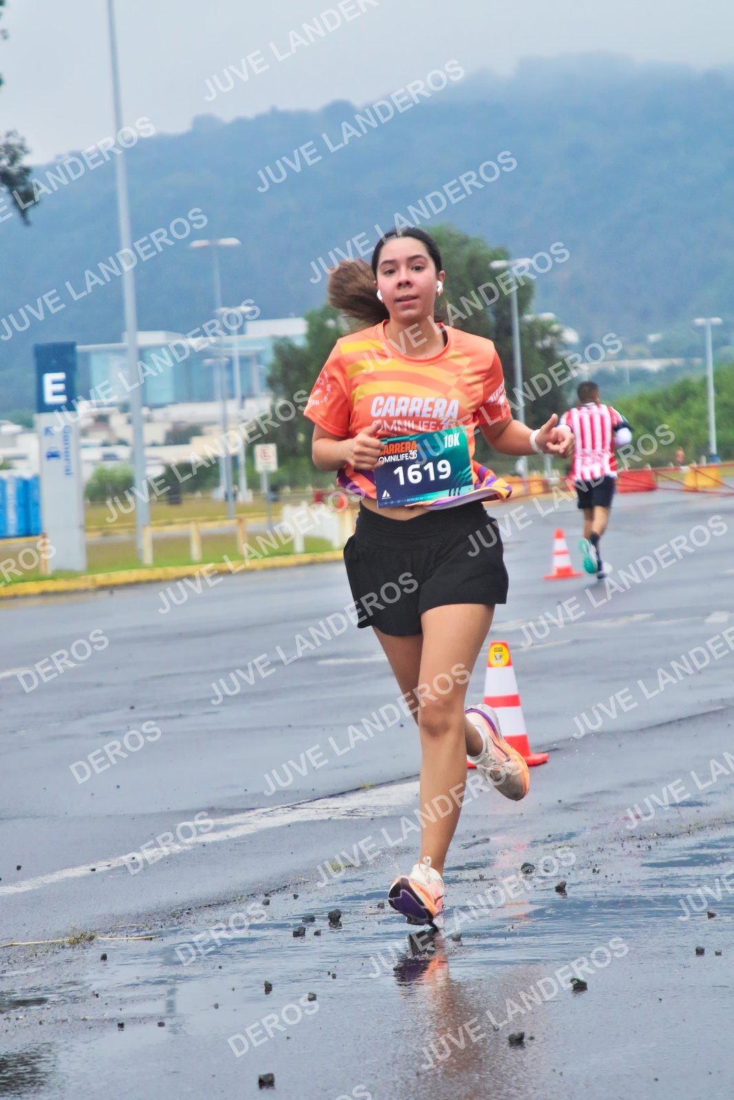 Foto de la CARRERA OMNILIFE GUADALAJARA en Estadio Akron, Zapopan a las 07:37 · dorsal 1619