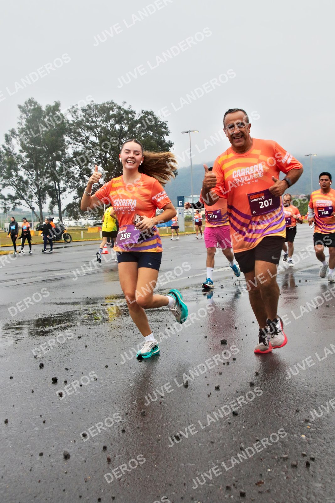 Foto de la CARRERA OMNILIFE GUADALAJARA en Estadio Akron, Zapopan a las 07:31 · dorsal 207, 256, 768, 613