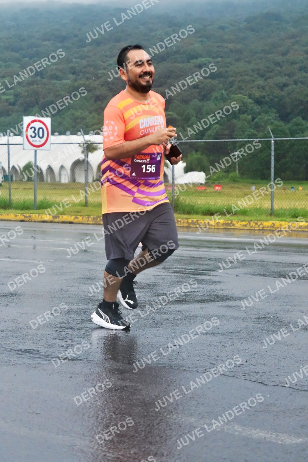 Foto de la CARRERA OMNILIFE GUADALAJARA en Estadio Akron, Zapopan a las 08:03 · dorsal 156, 30