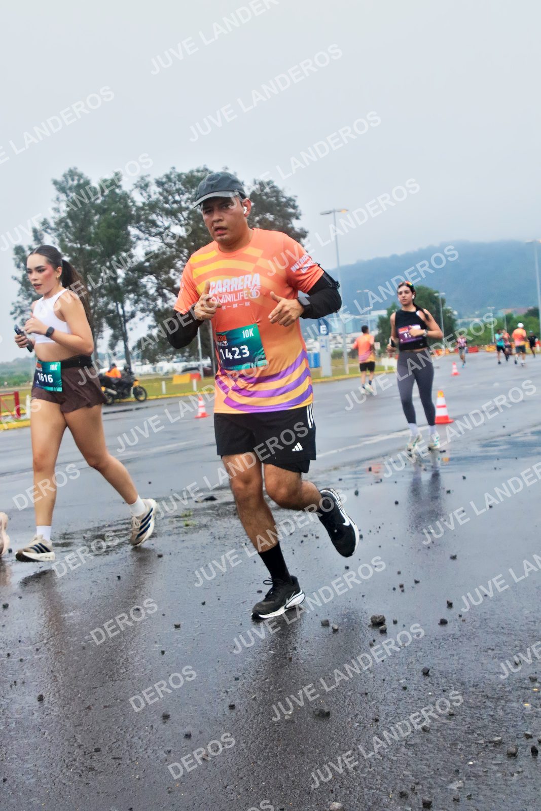 Foto de la CARRERA OMNILIFE GUADALAJARA en Estadio Akron, Zapopan a las 07:43 · dorsal 1423, 1616