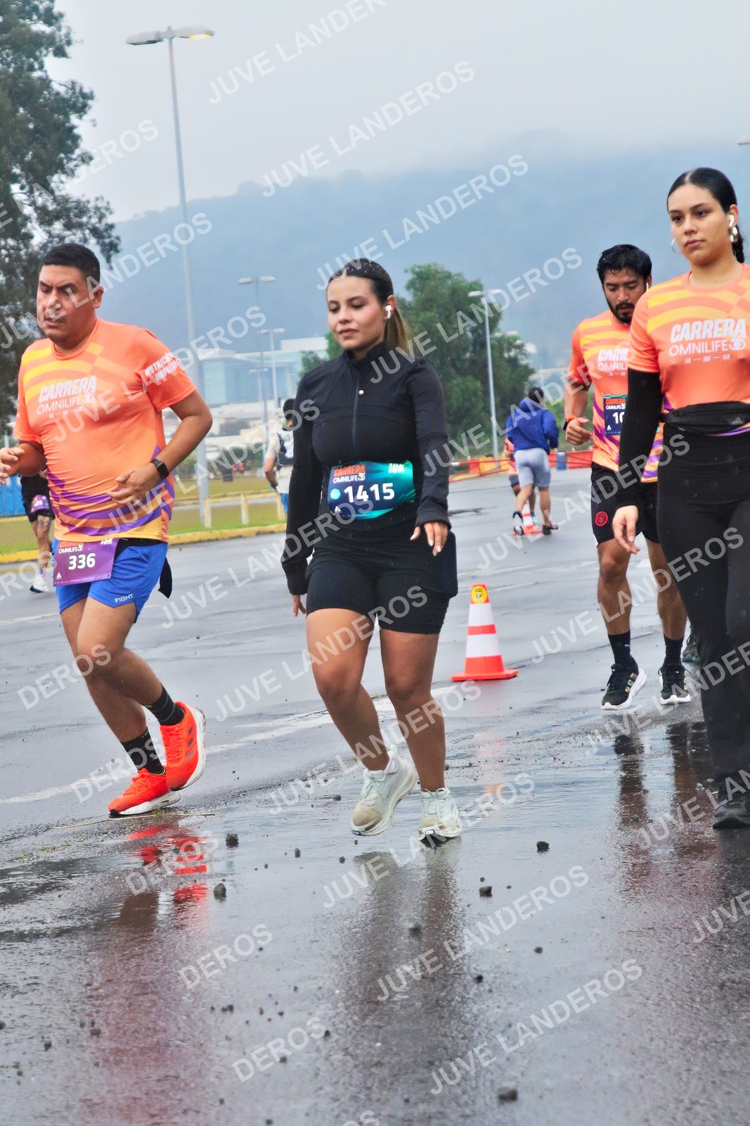 Foto de la CARRERA OMNILIFE GUADALAJARA en Estadio Akron, Zapopan a las 07:47 · dorsal 336, 1415, 10