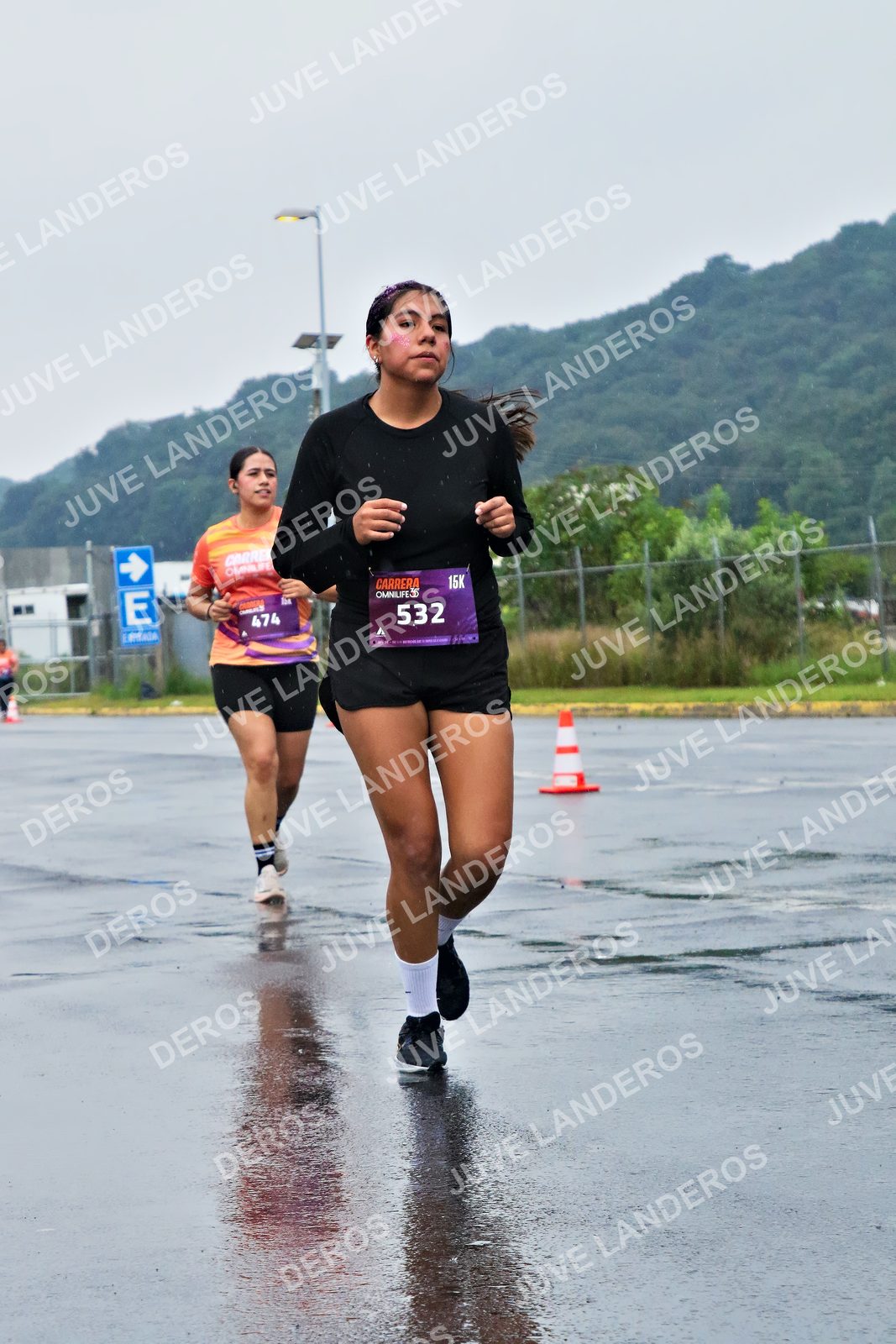 Foto de la CARRERA OMNILIFE GUADALAJARA en Estadio Akron, Zapopan a las 08:09 · dorsal 532, 474