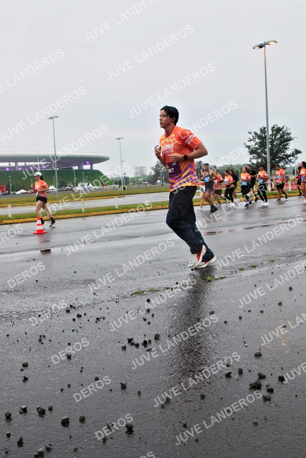 Foto de la CARRERA OMNILIFE GUADALAJARA en Estadio Akron, Zapopan a las 07:26 · dorsal 387