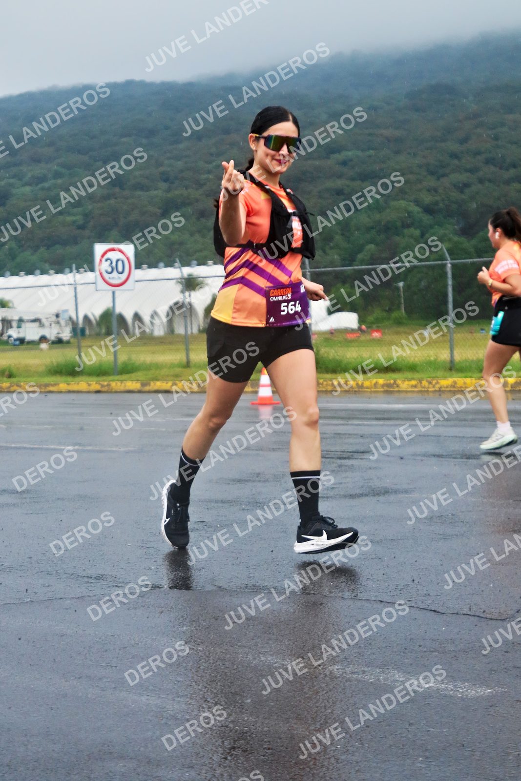 Foto de la CARRERA OMNILIFE GUADALAJARA en Estadio Akron, Zapopan a las 07:56 · dorsal 30, 564