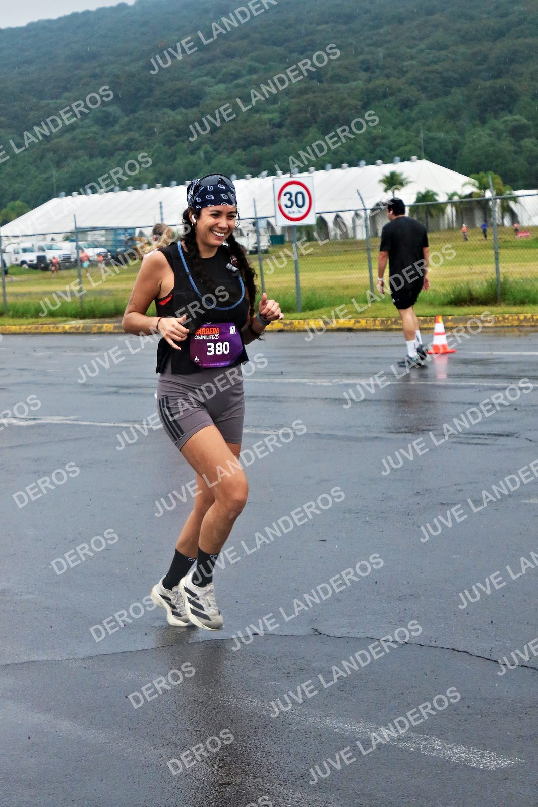 Foto de la CARRERA OMNILIFE GUADALAJARA en Estadio Akron, Zapopan a las 07:51 · dorsal 30, 380