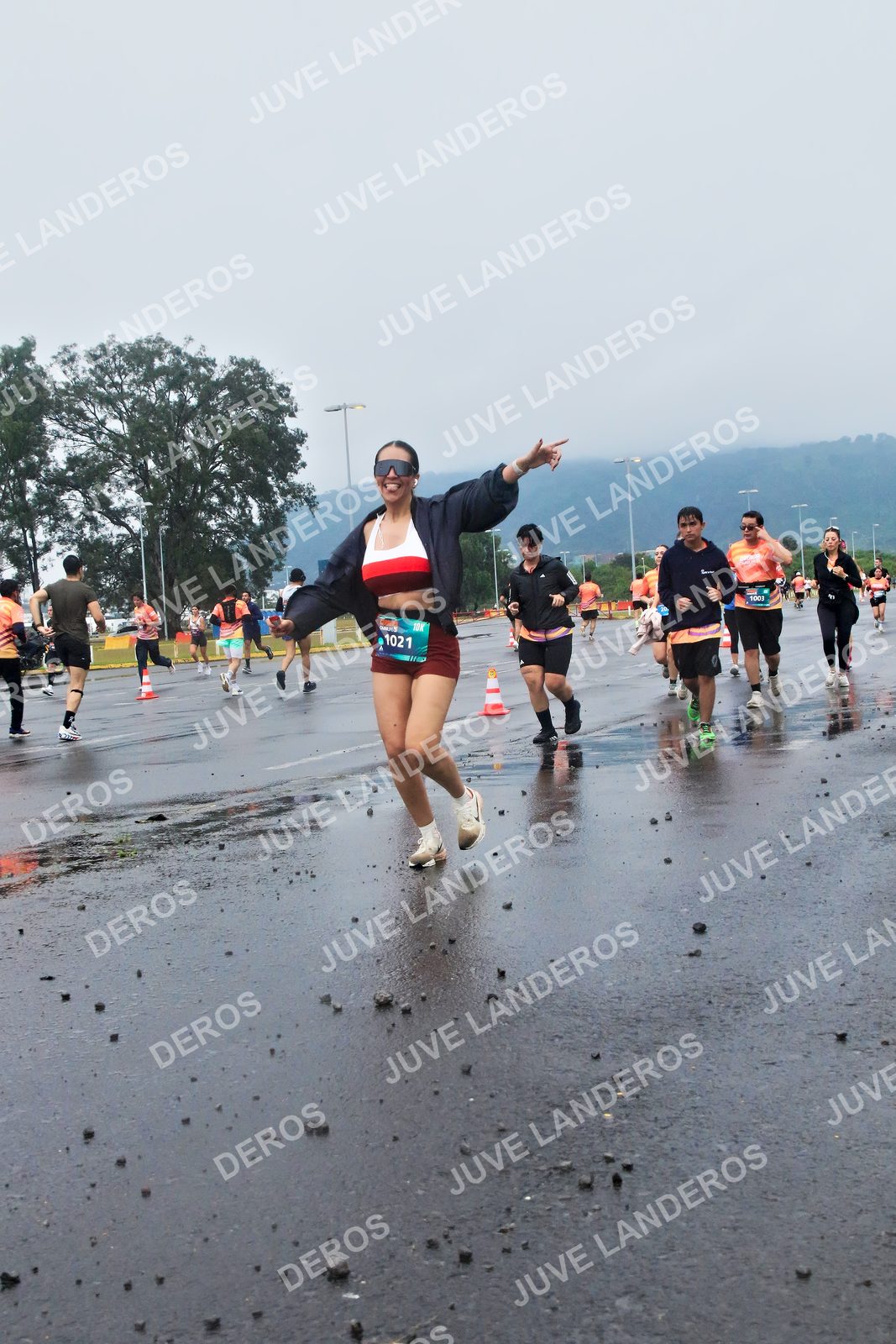 Foto de la CARRERA OMNILIFE GUADALAJARA en Estadio Akron, Zapopan a las 07:45 · dorsal 1021, 1003