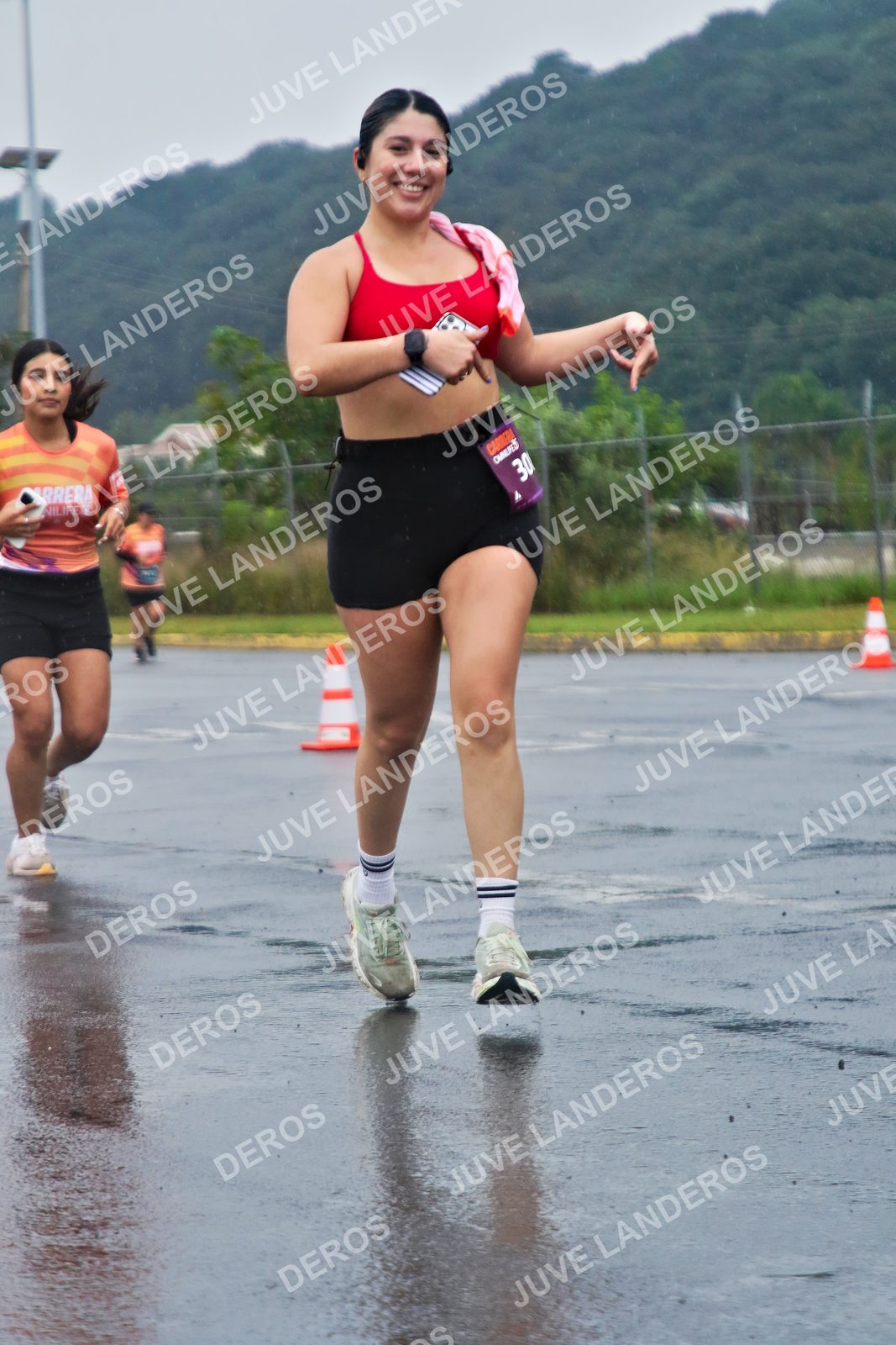 Foto de la CARRERA OMNILIFE GUADALAJARA en Estadio Akron, Zapopan a las 07:58 · dorsal 30