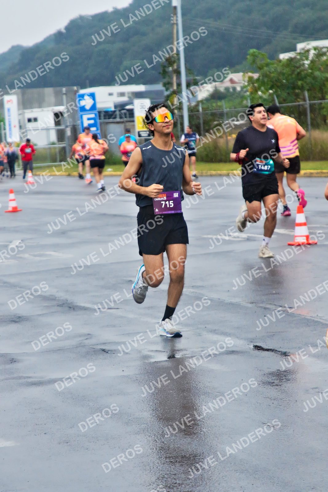 Foto de la CARRERA OMNILIFE GUADALAJARA en Estadio Akron, Zapopan a las 07:51 · dorsal 715, 1487