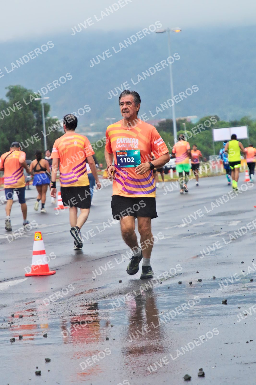 Foto de la CARRERA OMNILIFE GUADALAJARA en Estadio Akron, Zapopan a las 07:49 · dorsal 1102
