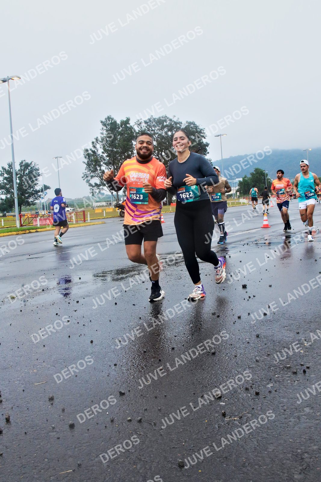 Foto de la CARRERA OMNILIFE GUADALAJARA en Estadio Akron, Zapopan a las 07:41 · dorsal 1622, 1580, 1519, 1623