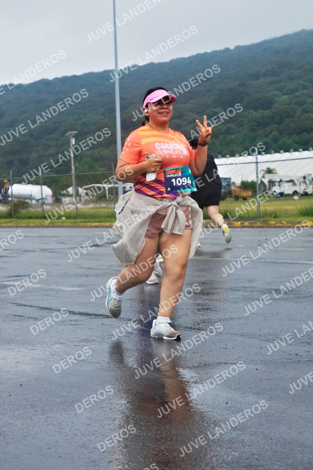 Foto de la CARRERA OMNILIFE GUADALAJARA en Estadio Akron, Zapopan a las 08:02 · dorsal 1094