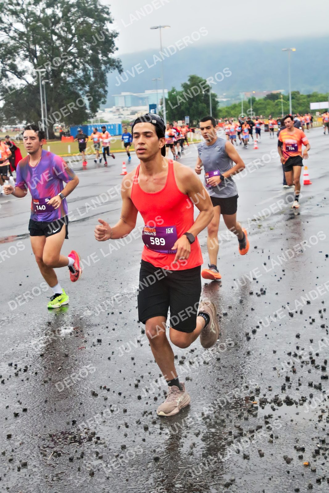 Foto de la CARRERA OMNILIFE GUADALAJARA en Estadio Akron, Zapopan a las 07:23 · dorsal 589, 140, 724