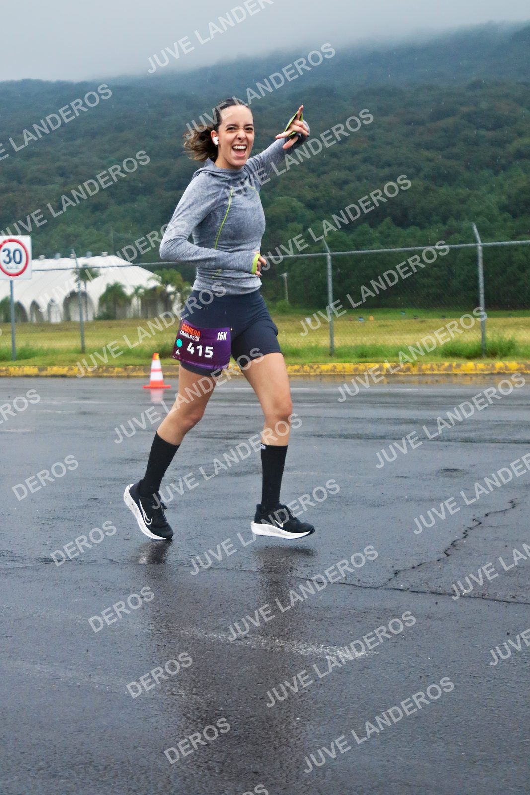 Foto de la CARRERA OMNILIFE GUADALAJARA en Estadio Akron, Zapopan a las 07:57 · dorsal 30, 415