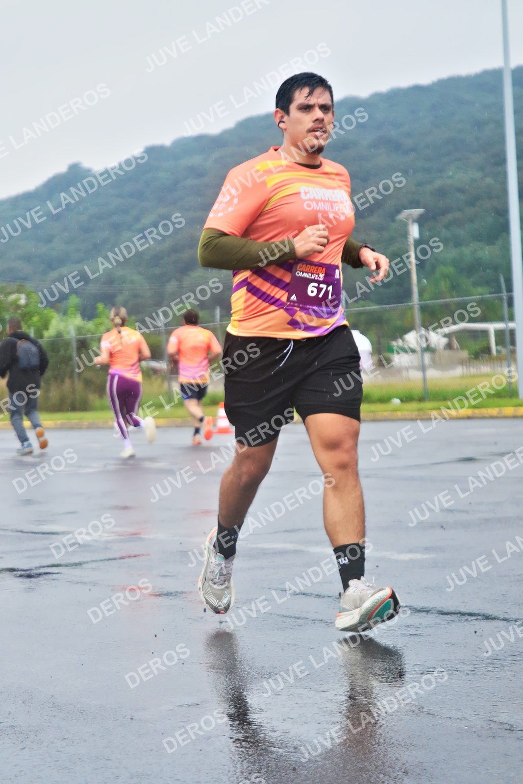 Foto de la CARRERA OMNILIFE GUADALAJARA en Estadio Akron, Zapopan a las 07:56 · dorsal 671