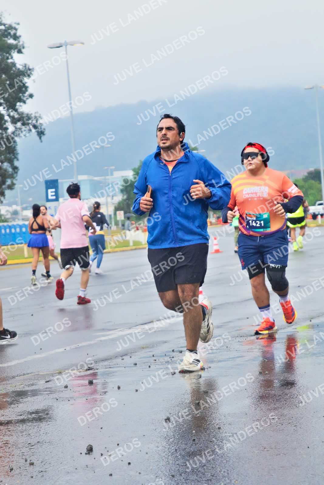 Foto de la CARRERA OMNILIFE GUADALAJARA en Estadio Akron, Zapopan a las 07:49 · dorsal 1421