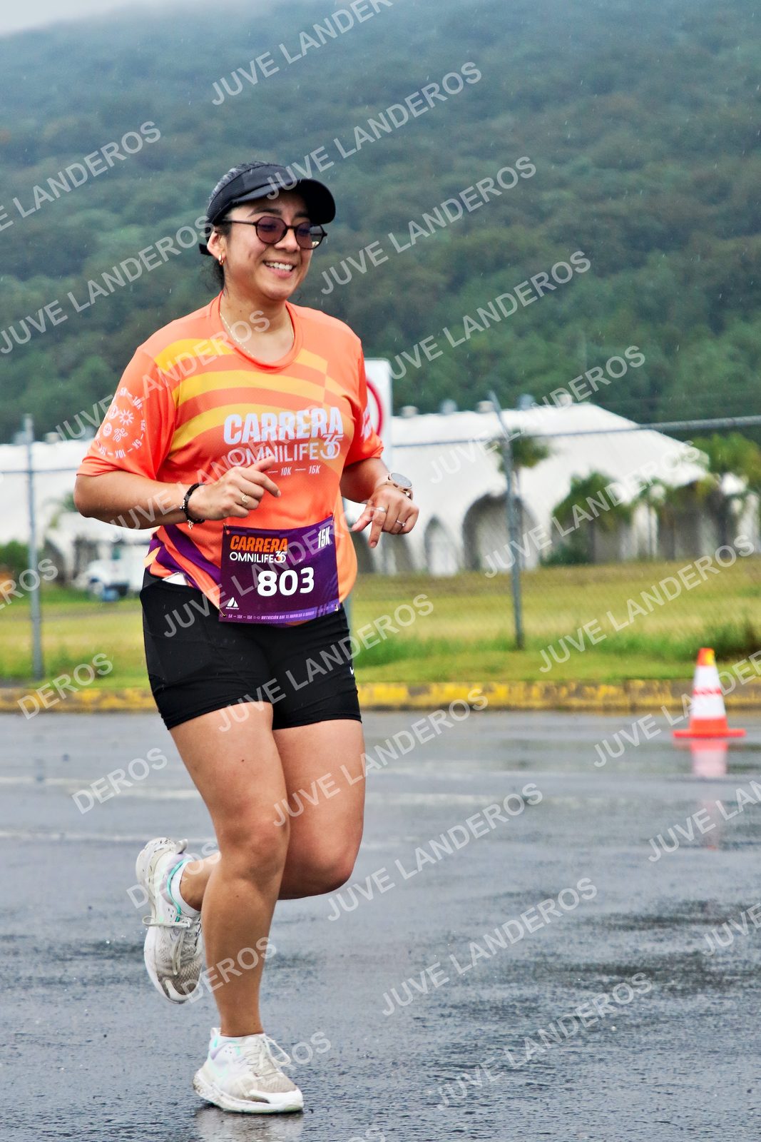 Foto de la CARRERA OMNILIFE GUADALAJARA en Estadio Akron, Zapopan a las 08:07 · dorsal 803