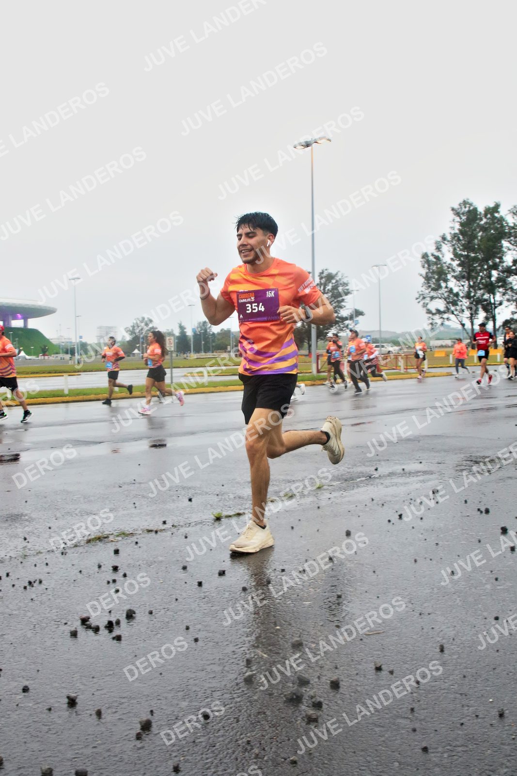 Foto de la CARRERA OMNILIFE GUADALAJARA en Estadio Akron, Zapopan a las 07:23 · dorsal 354