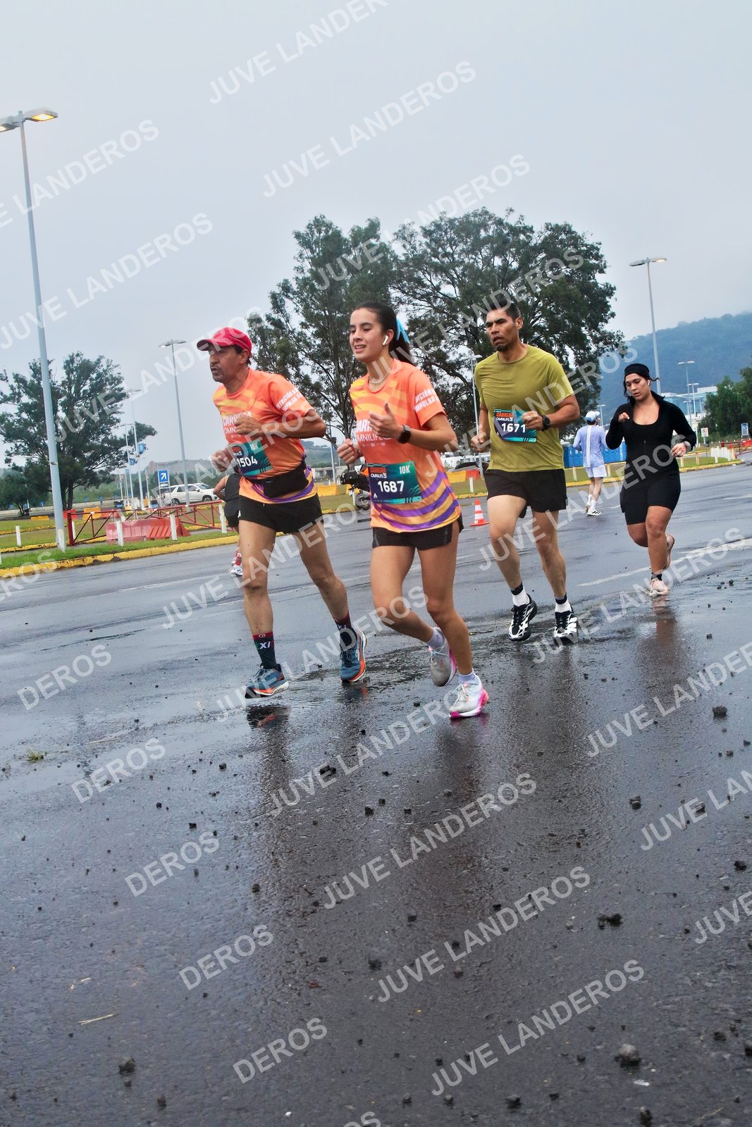 Foto de la CARRERA OMNILIFE GUADALAJARA en Estadio Akron, Zapopan a las 07:38 · dorsal 1687, 1671, 1504