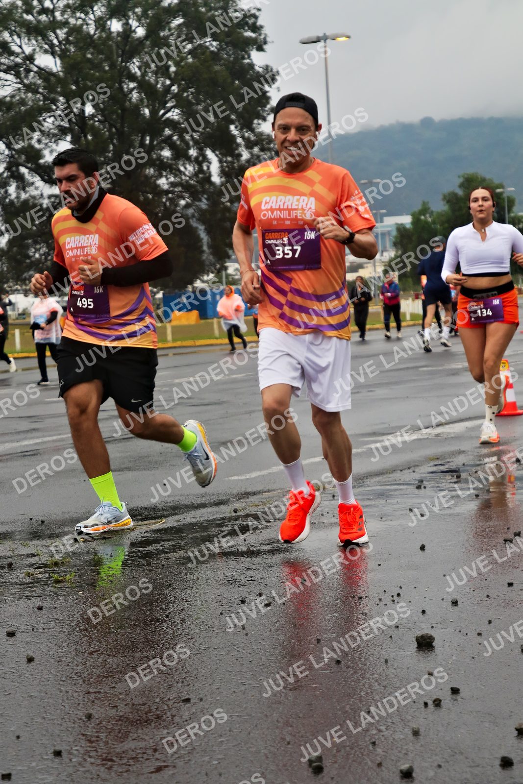 Foto de la CARRERA OMNILIFE GUADALAJARA en Estadio Akron, Zapopan a las 07:33 · dorsal 357, 495, 134