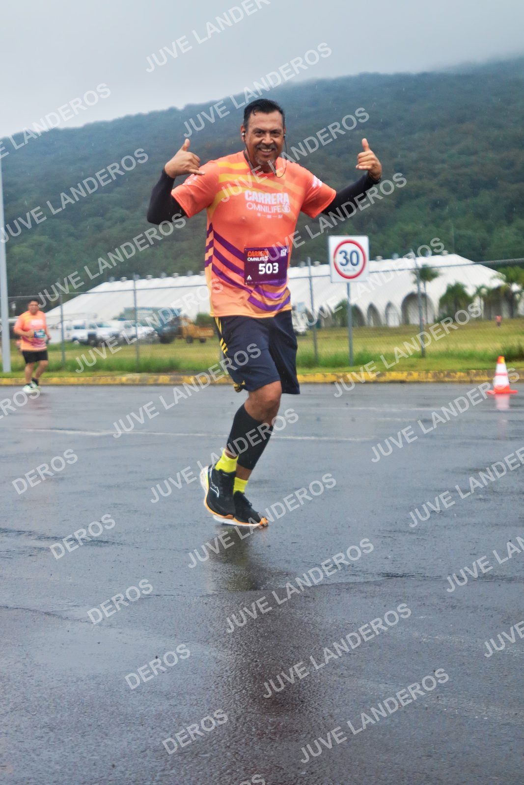 Foto de la CARRERA OMNILIFE GUADALAJARA en Estadio Akron, Zapopan a las 07:57 · dorsal 30, 503
