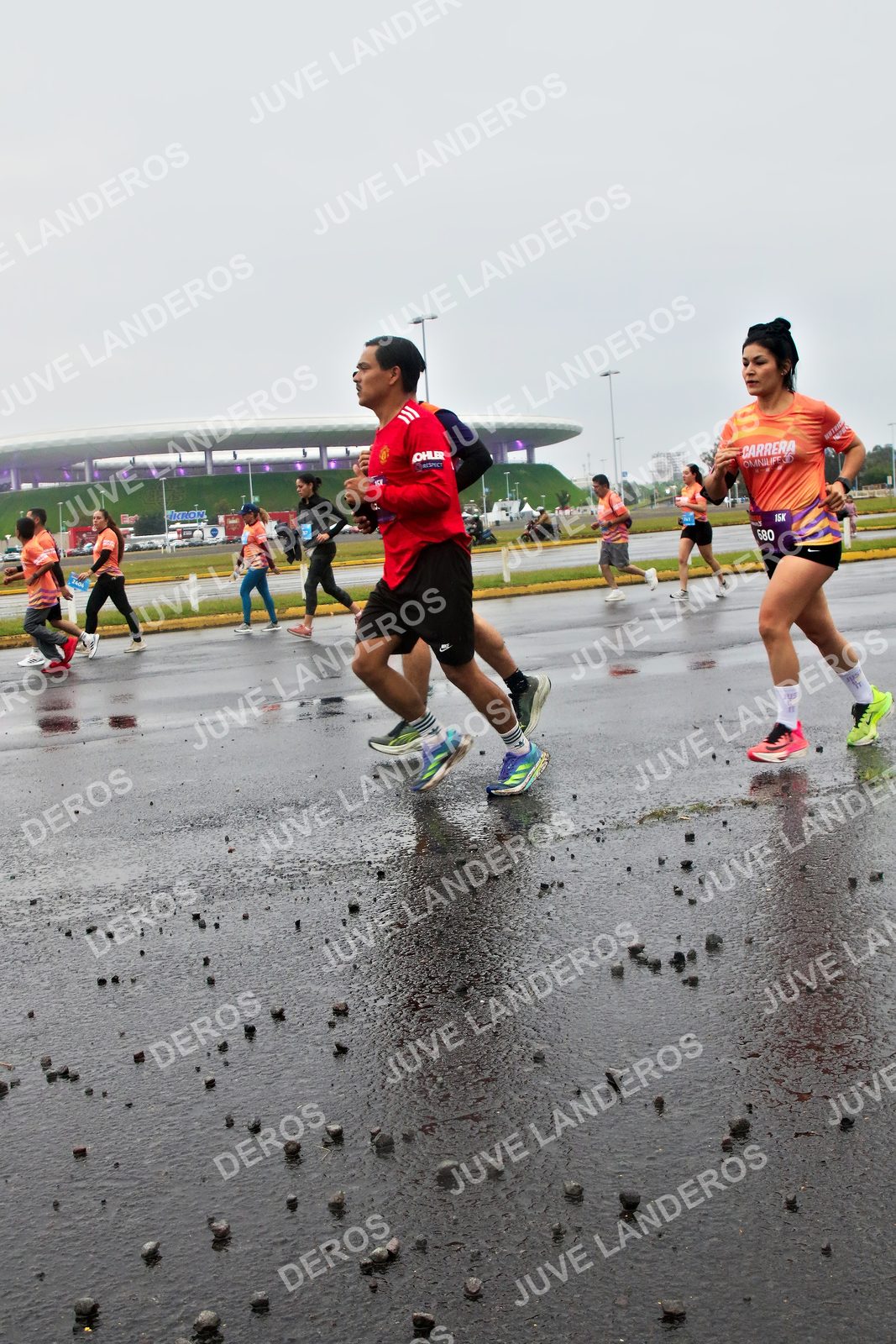 Foto de la CARRERA OMNILIFE GUADALAJARA en Estadio Akron, Zapopan a las 07:29 · dorsal 680