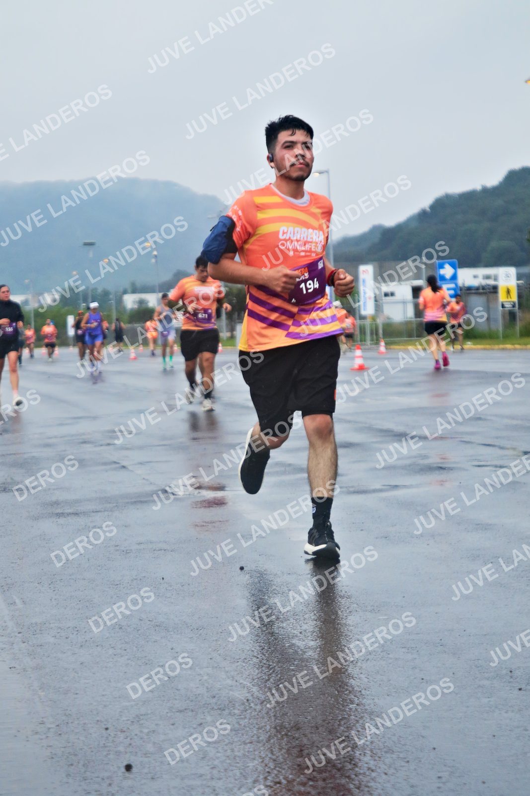 Foto de la CARRERA OMNILIFE GUADALAJARA en Estadio Akron, Zapopan a las 07:56 · dorsal 194