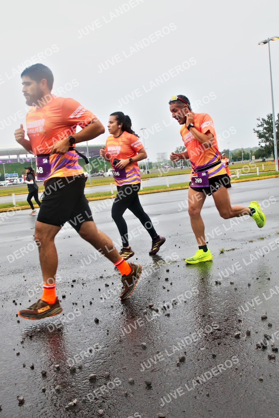 Foto de la CARRERA OMNILIFE GUADALAJARA en Estadio Akron, Zapopan a las 07:30 · dorsal 269, 136, 48