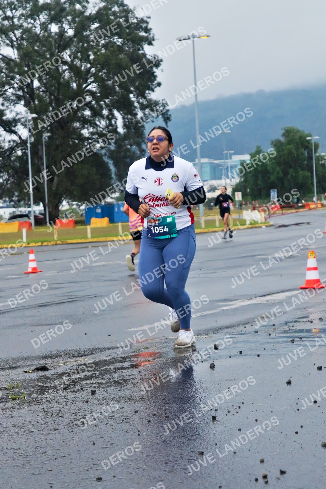 Foto de la CARRERA OMNILIFE GUADALAJARA en Estadio Akron, Zapopan a las 07:45 · dorsal 1054