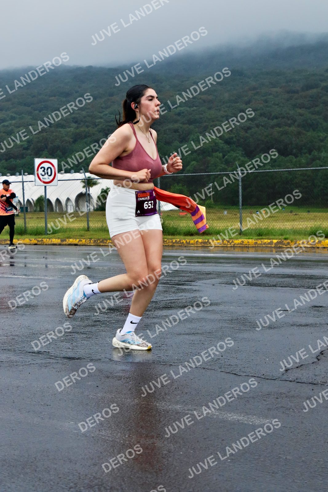Foto de la CARRERA OMNILIFE GUADALAJARA en Estadio Akron, Zapopan a las 08:06 · dorsal 30, 652