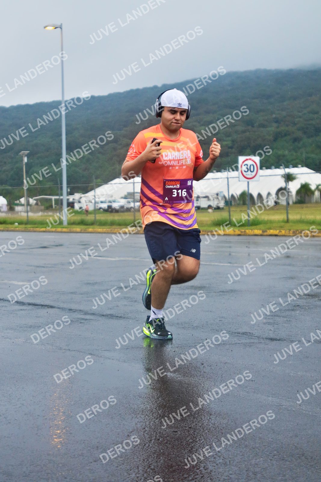 Foto de la CARRERA OMNILIFE GUADALAJARA en Estadio Akron, Zapopan a las 07:59 · dorsal 316, 30
