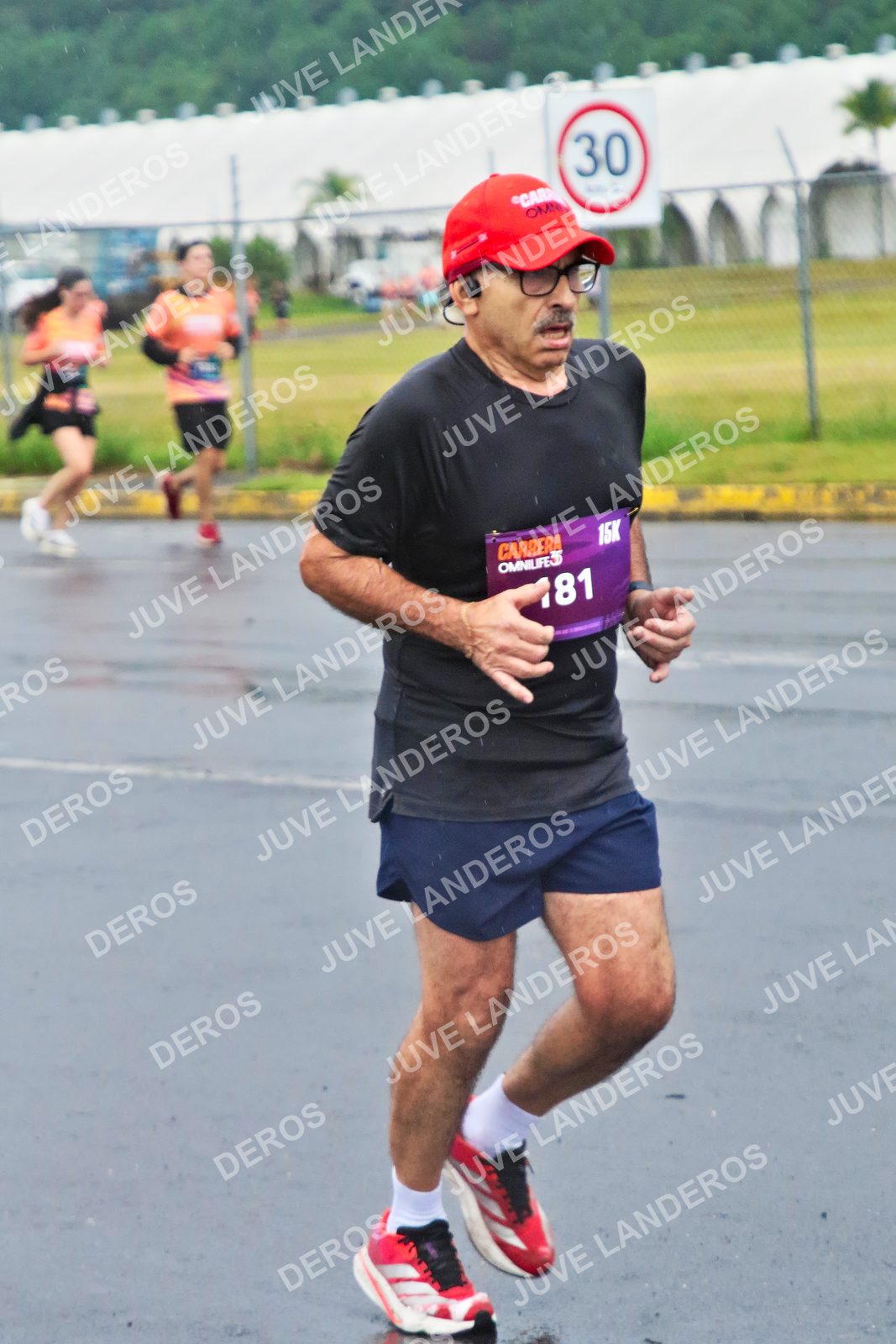 Foto de la CARRERA OMNILIFE GUADALAJARA en Estadio Akron, Zapopan a las 07:51 · dorsal 30, 181