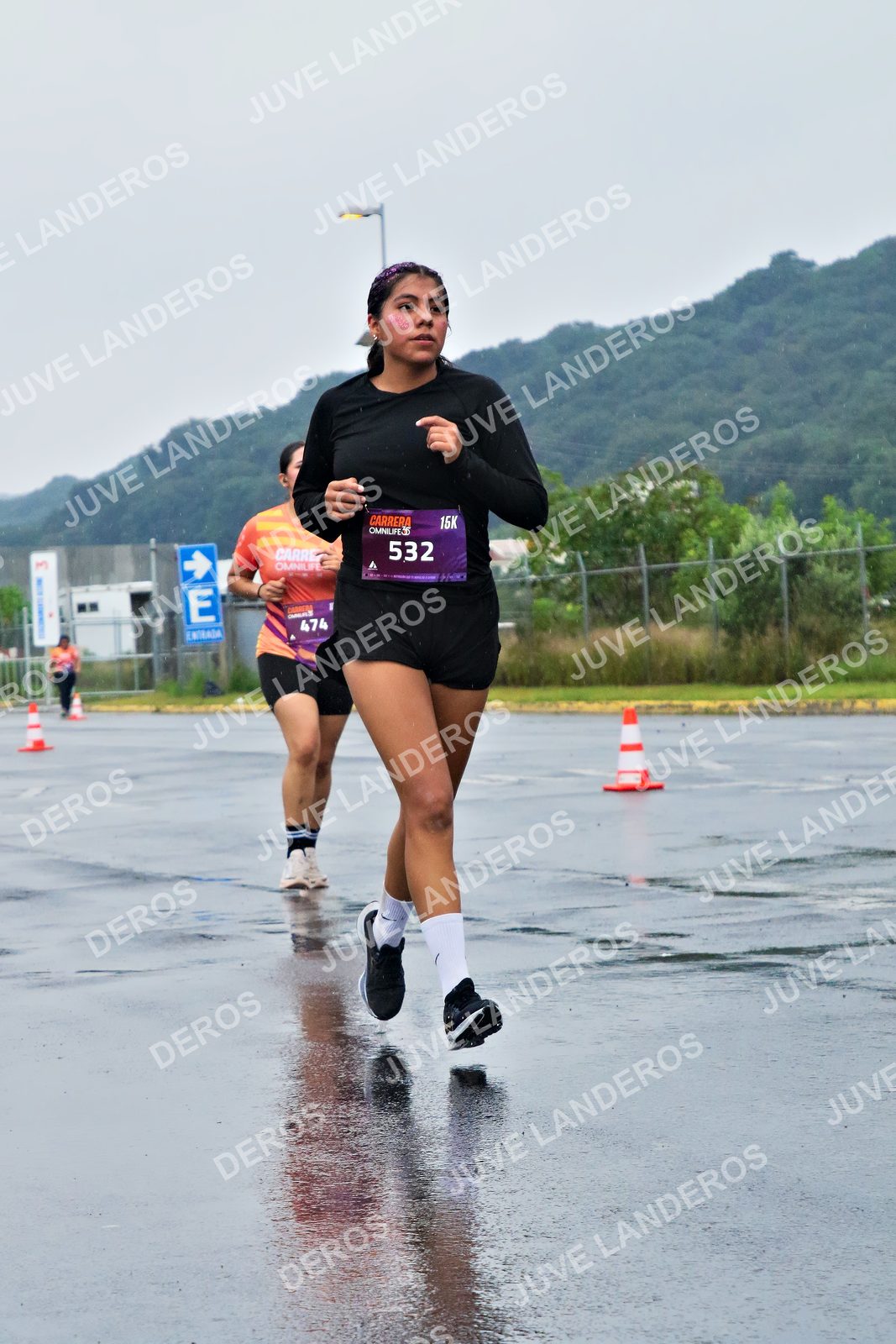 Foto de la CARRERA OMNILIFE GUADALAJARA en Estadio Akron, Zapopan a las 08:09 · dorsal 532, 474