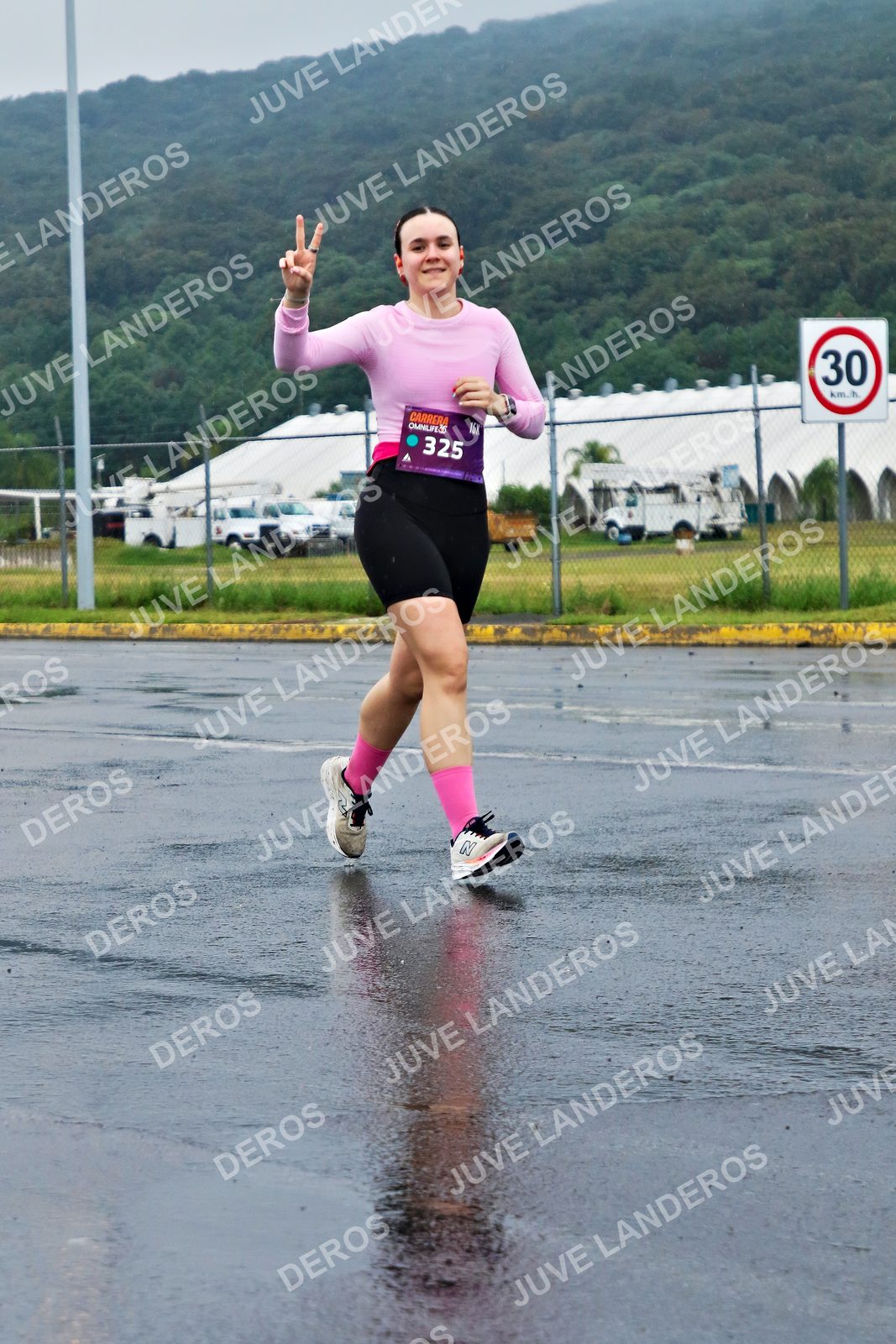 Foto de la CARRERA OMNILIFE GUADALAJARA en Estadio Akron, Zapopan a las 08:04 · dorsal 30, 325