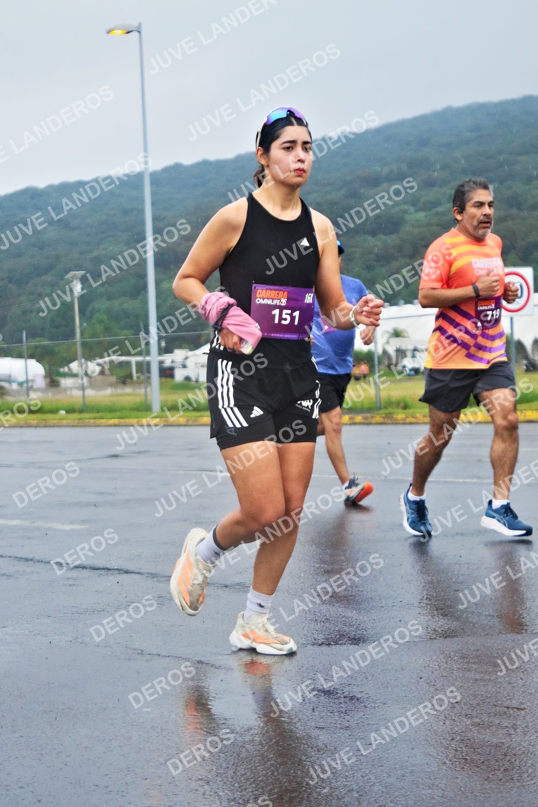 Foto de la CARRERA OMNILIFE GUADALAJARA en Estadio Akron, Zapopan a las 07:55 · dorsal 151, 719