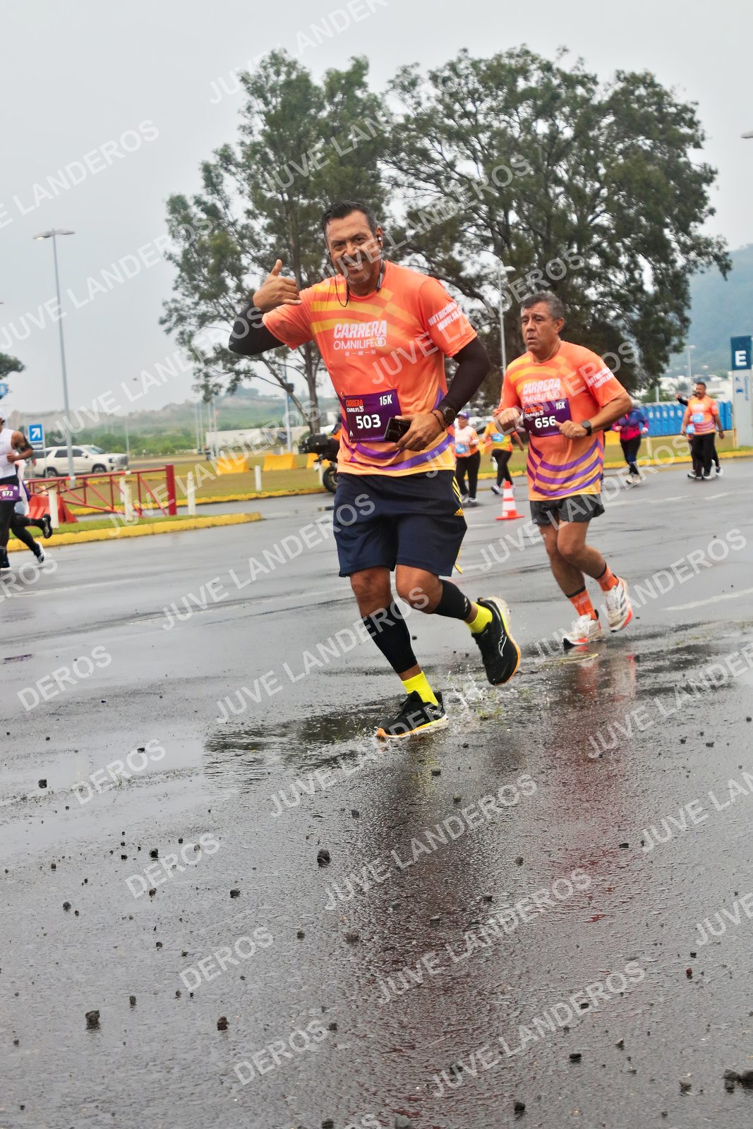 Foto de la CARRERA OMNILIFE GUADALAJARA en Estadio Akron, Zapopan a las 07:33 · dorsal 503, 656
