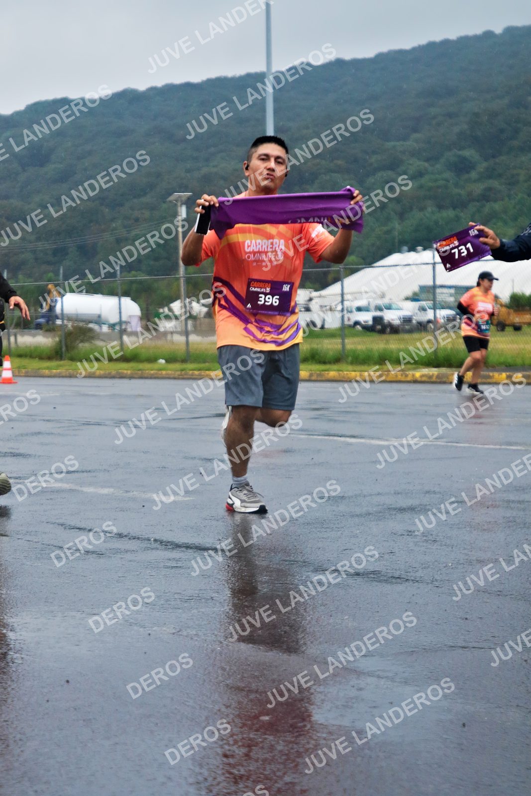 Foto de la CARRERA OMNILIFE GUADALAJARA en Estadio Akron, Zapopan a las 07:58 · dorsal 396, 731