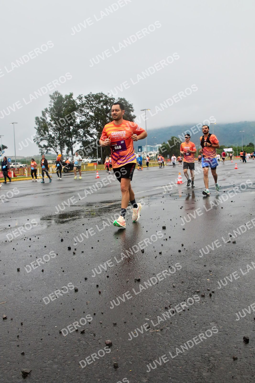 Foto de la CARRERA OMNILIFE GUADALAJARA en Estadio Akron, Zapopan a las 07:32 · dorsal 668, 554