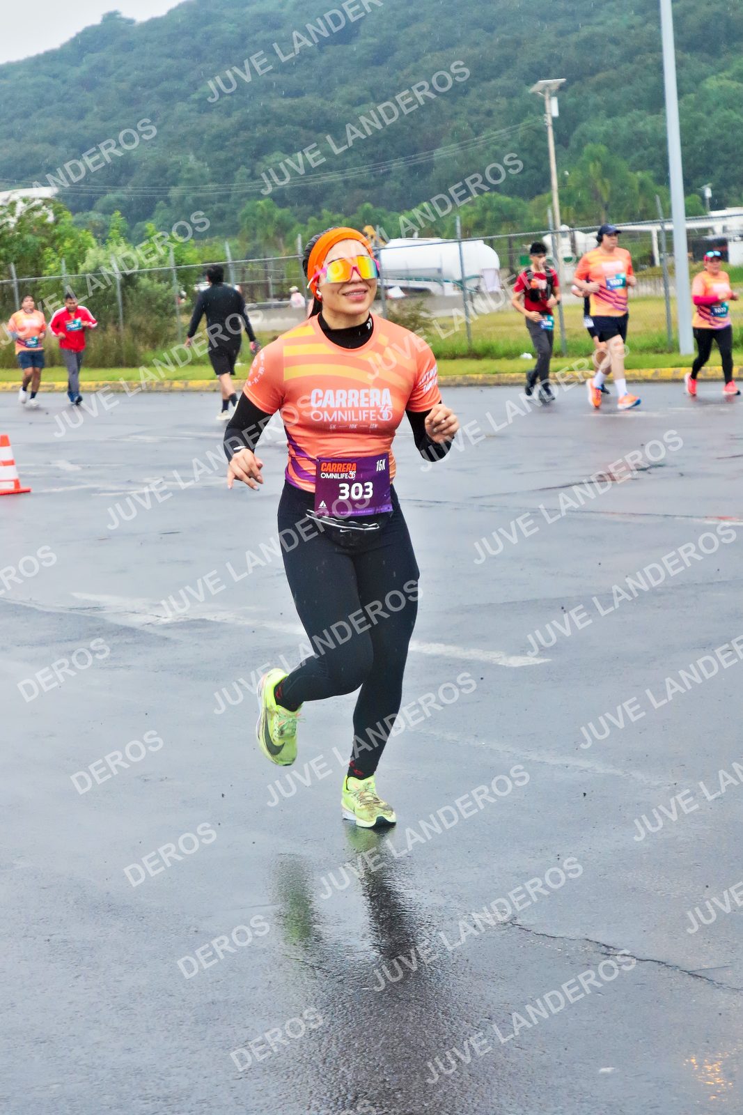 Foto de la CARRERA OMNILIFE GUADALAJARA en Estadio Akron, Zapopan a las 07:52 · dorsal 303