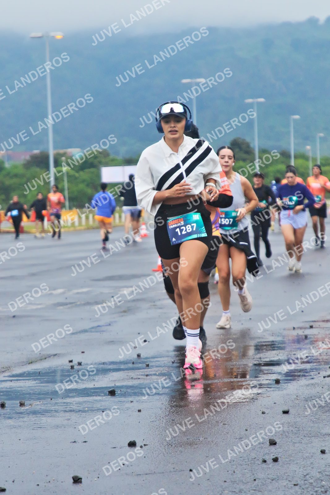 Foto de la CARRERA OMNILIFE GUADALAJARA en Estadio Akron, Zapopan a las 07:38 · dorsal 1287, 1507