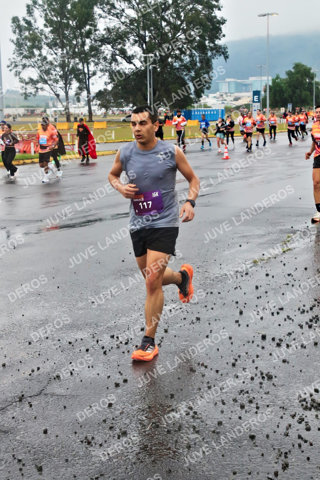 Foto de la CARRERA OMNILIFE GUADALAJARA en Estadio Akron, Zapopan a las 07:23 · dorsal 117