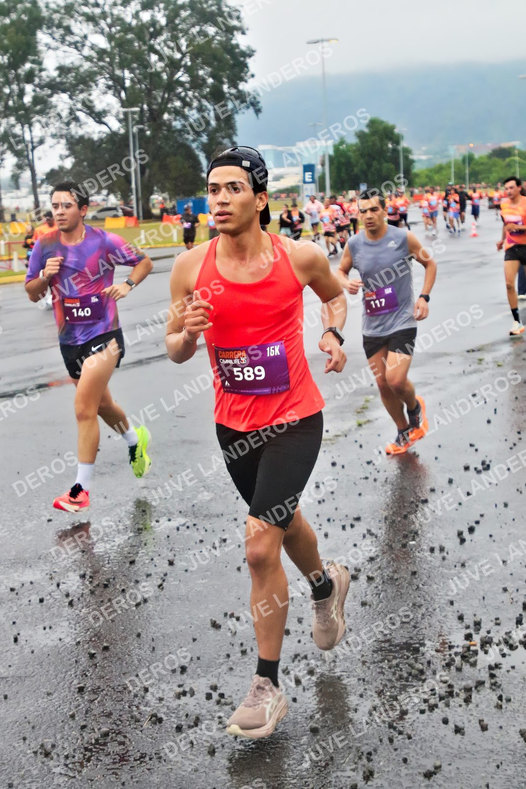 Foto de la CARRERA OMNILIFE GUADALAJARA en Estadio Akron, Zapopan a las 07:23 · dorsal 589, 140, 117