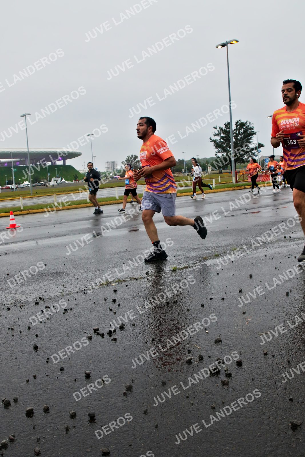 Foto de la CARRERA OMNILIFE GUADALAJARA en Estadio Akron, Zapopan a las 07:28 · dorsal 353
