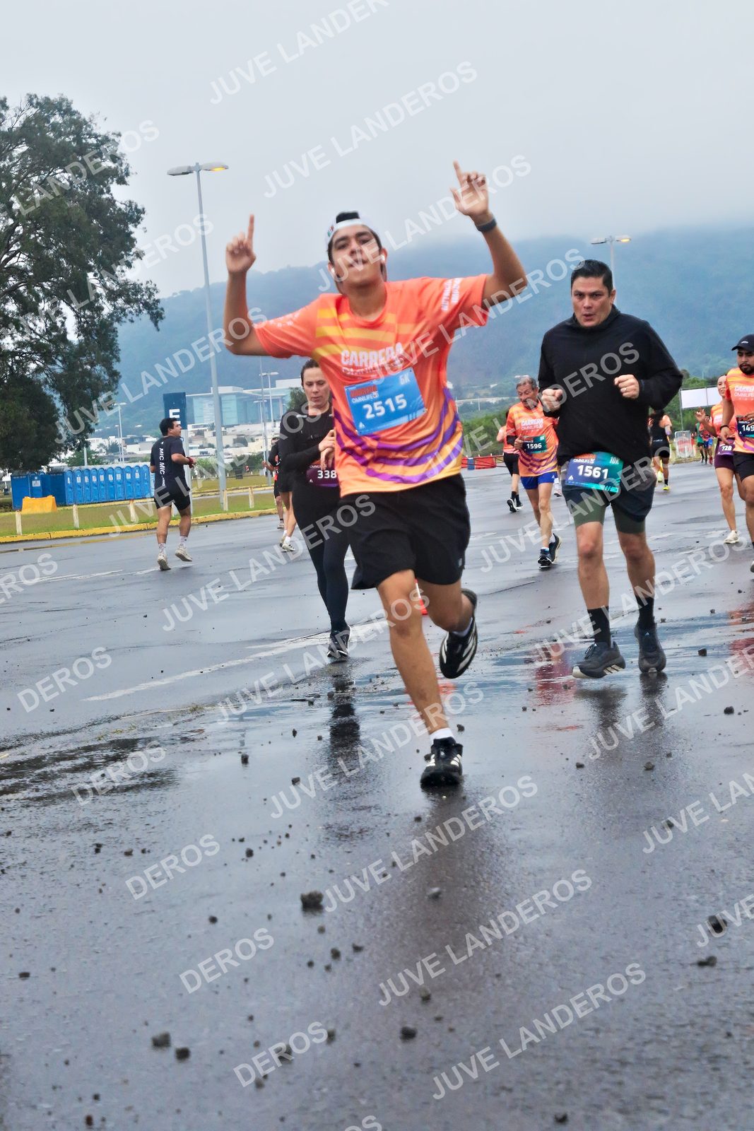 Foto de la CARRERA OMNILIFE GUADALAJARA en Estadio Akron, Zapopan a las 07:41 · dorsal 2515, 1561, 338, 1596