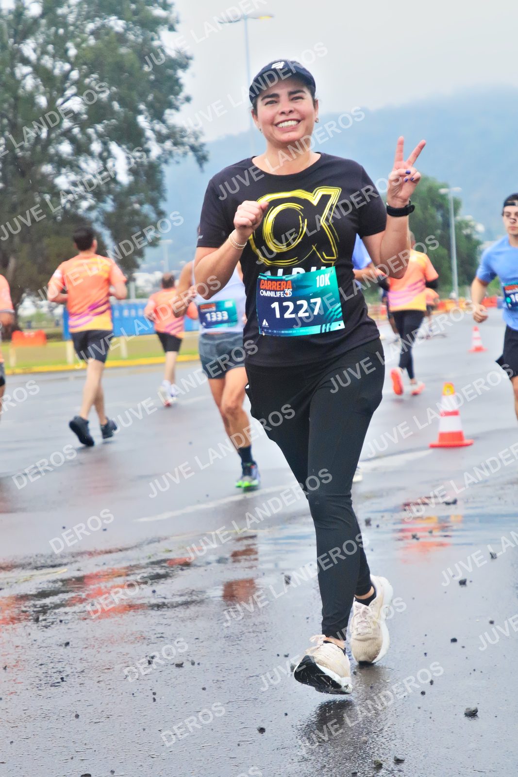 Foto de la CARRERA OMNILIFE GUADALAJARA en Estadio Akron, Zapopan a las 07:42 · dorsal 1227, 1333